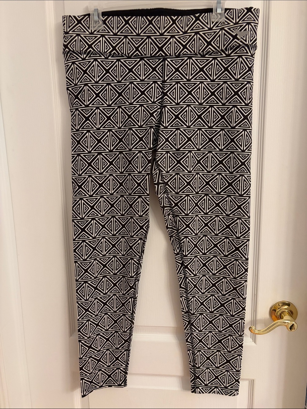 PINK Victoria's Secret Black and White Geometric Leggings